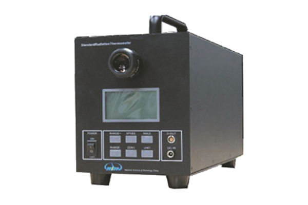 Thermomètre à rayonnement infrarouge standard